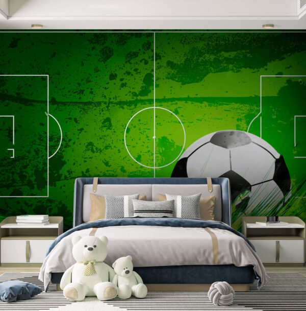 Minge de fotbal pe un teren verde Fototapet Minge de fotbal pe un teren verde
