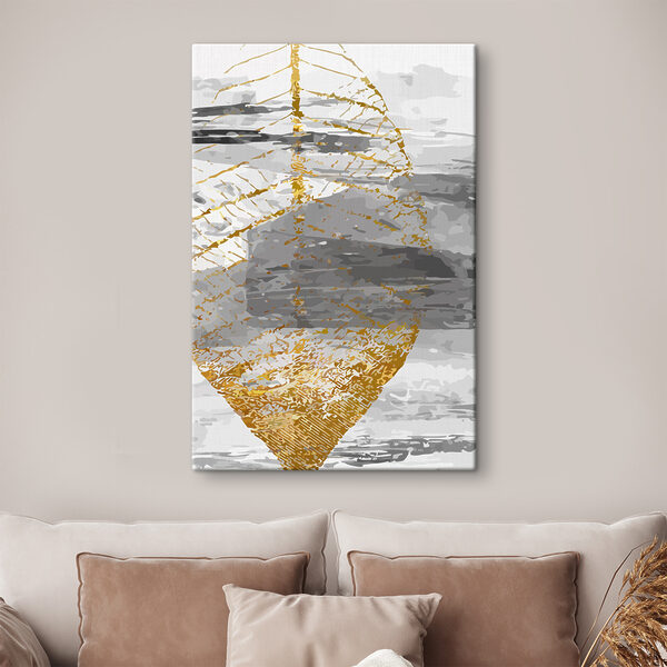 Tablouri O femeie decupată din hârtie galbenă