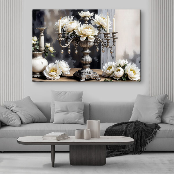 Candelabru de argint cu flori albe Tablouri Candelabru de argint cu flori albe