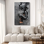 Tablouri Femeie cu fața într-un perete