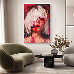 Tablouri Femeie cu păr alb și vopsea roz