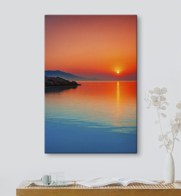 Canvas prints Sunset over a body of water Tablouri Canvas prints Sunset over a body of water