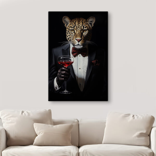Leopard purtând un costum și papion ținând un pahar de vin Tablouri Leopard purtând un costum și papion ținând un pahar de vin