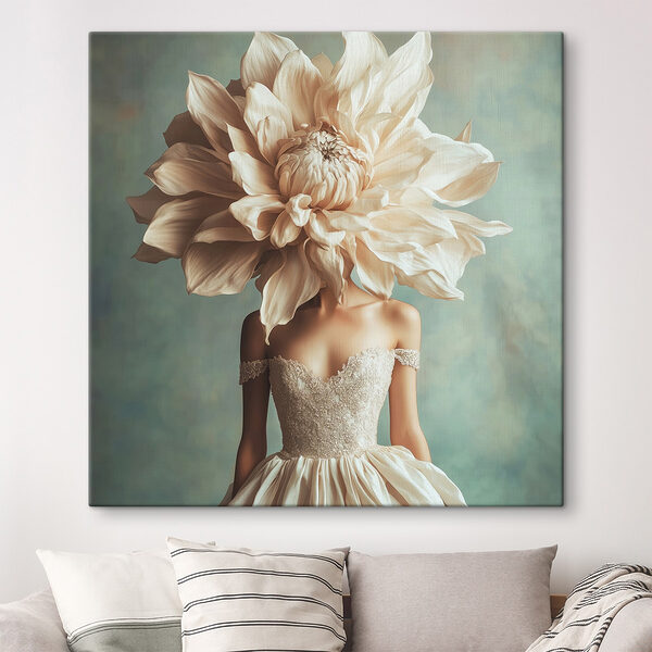 Femeie purtând o rochie cu o floare mare pe cap Tablouri Femeie purtând o rochie cu o floare mare pe cap