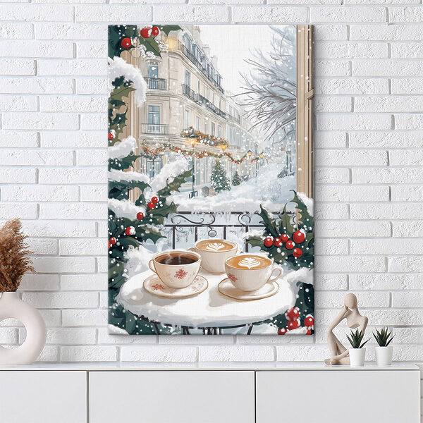 Cuplu de cești de cafea pe un balcon cu zăpadă și clădiri Tablouri Cuplu de cești de cafea pe un balcon cu zăpadă și clădiri